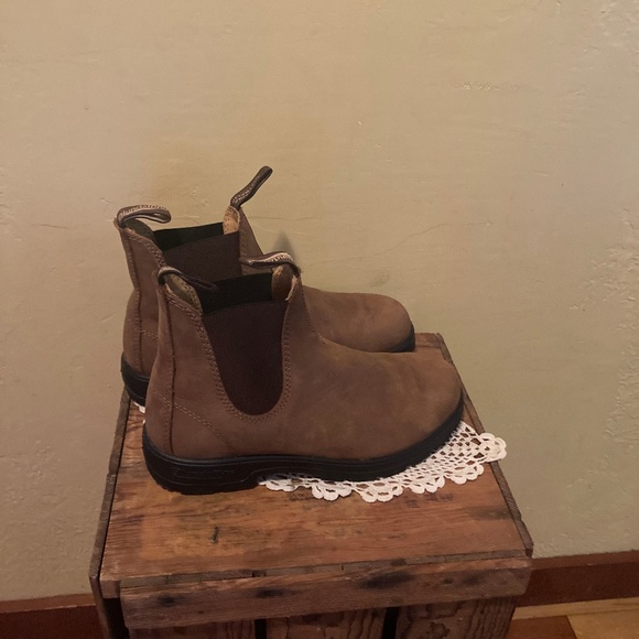 Blundstone Shoes - GREAT CONDITION BLUNDSTONES BOOTS!